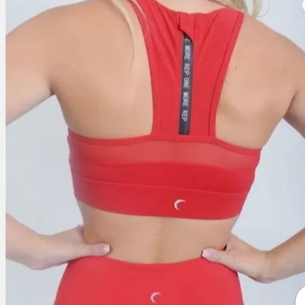 EXCELLENT CONDITION SMALL ZYIA ACTIVE ONE MORE REP RED ALL STAR PADDED SPORT BRA